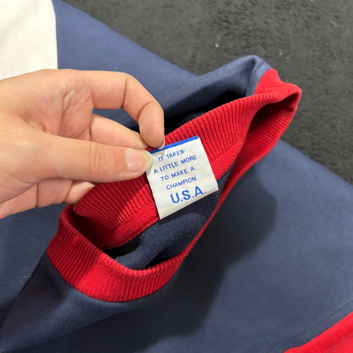 XL 챔피온 네이비 빅로고 배색 맨투맨 상품이미지6