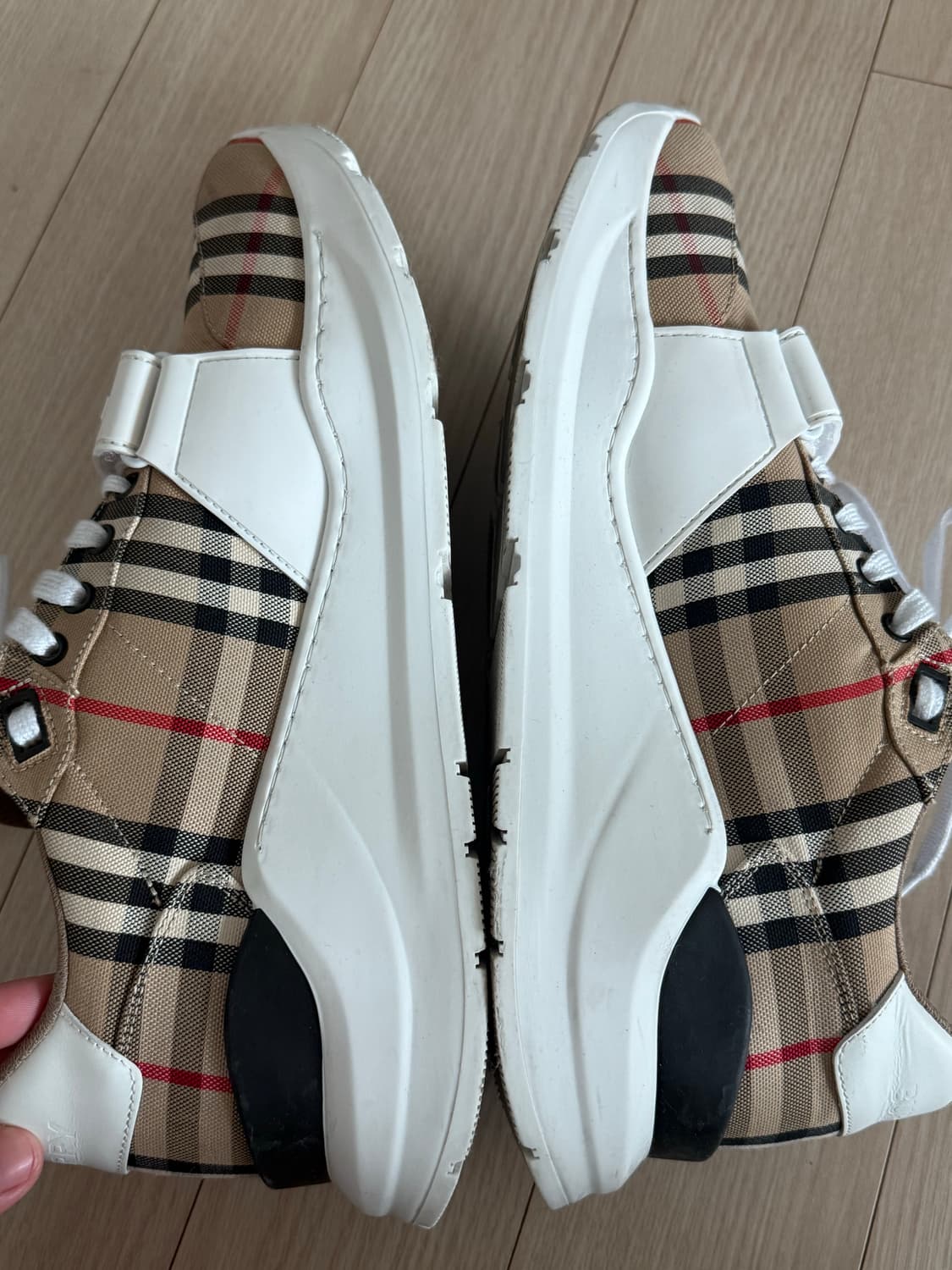 버버리 체크 스니커즈 44사이즈 상품이미지5