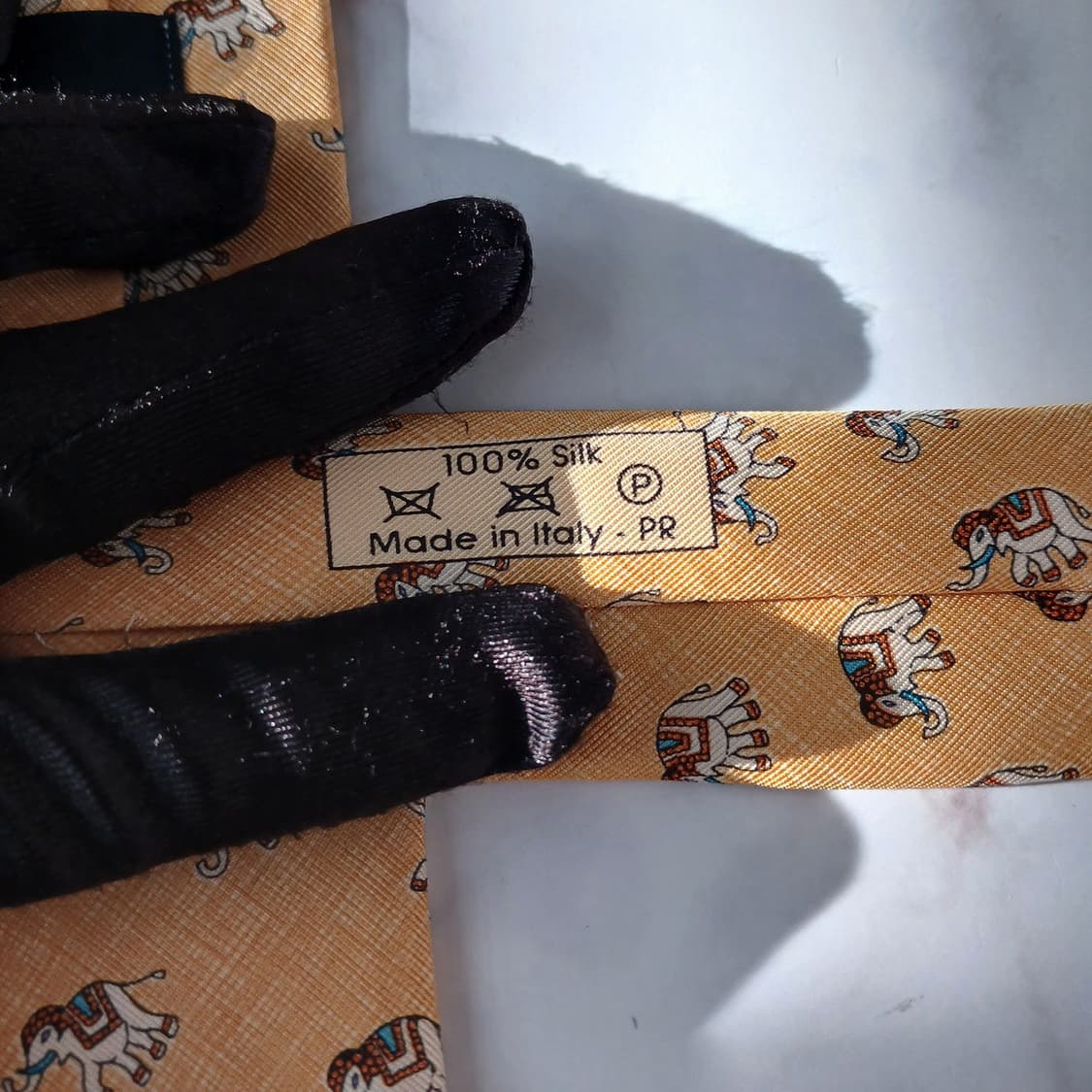 던힐 실크 옐로우 코끼리 모티브 넥타이 9.7cm A+등급 A19176
 상품이미지10