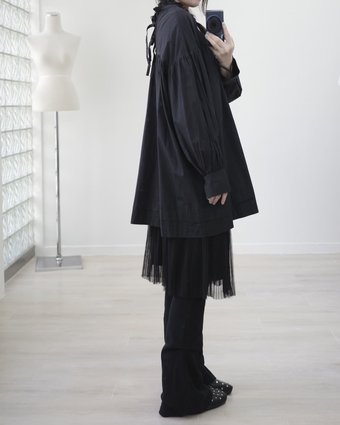 Frill black blouse 상품이미지5