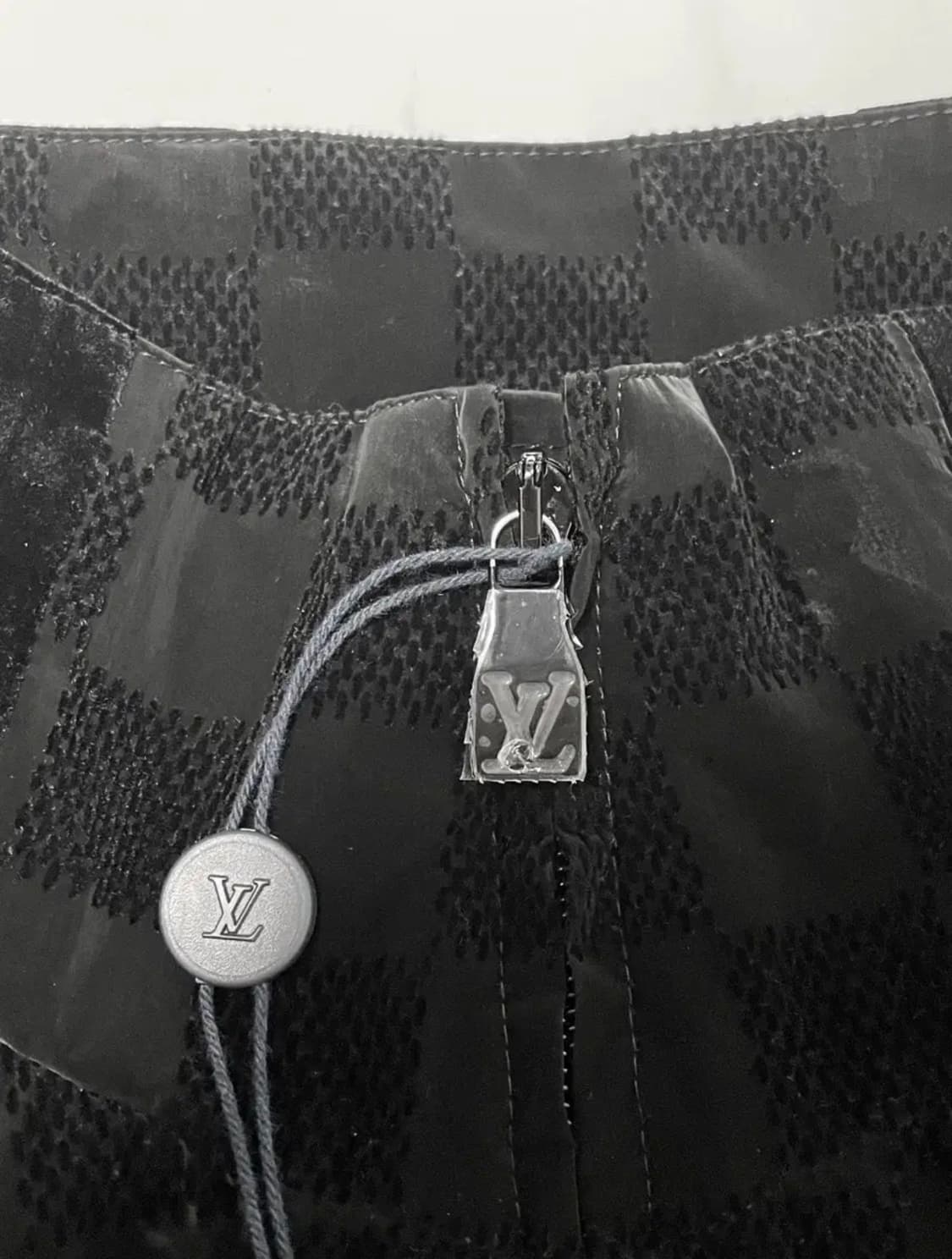 새상품 25SS 루이비통 퍼렐 벨벳 윈드브레이커 자켓 48 백화점택 상품이미지2