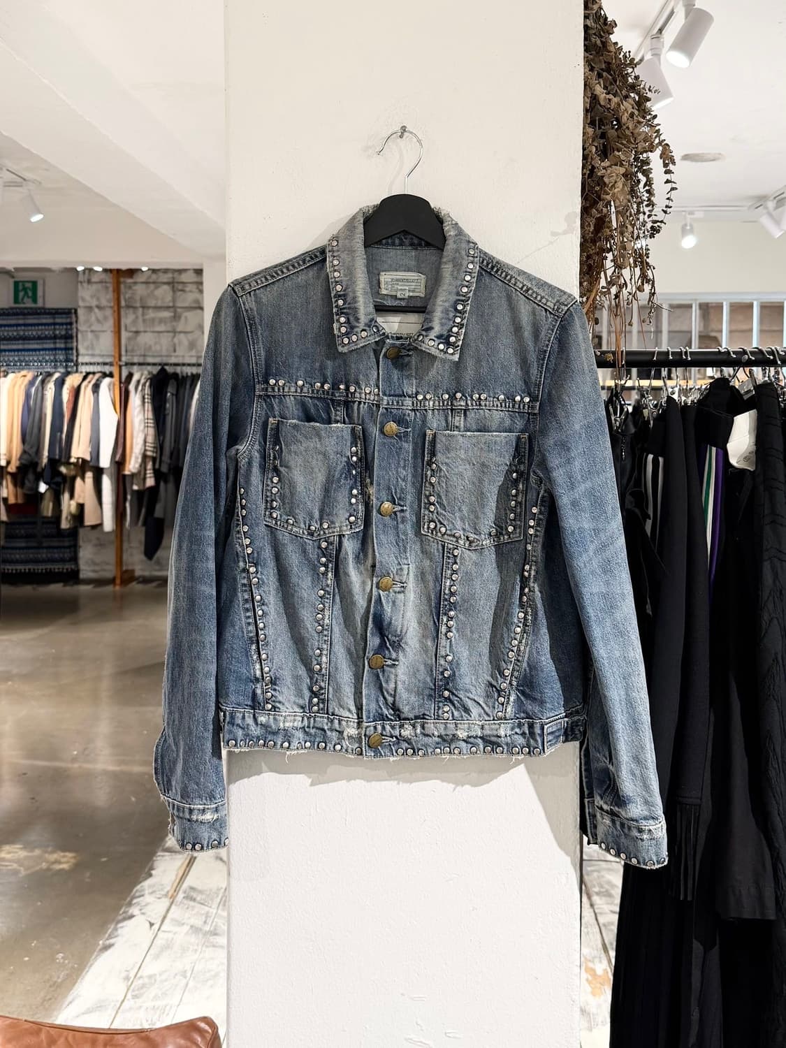 커런트 엘리엇 데님 스터드 트러커 자켓 상품이미지1