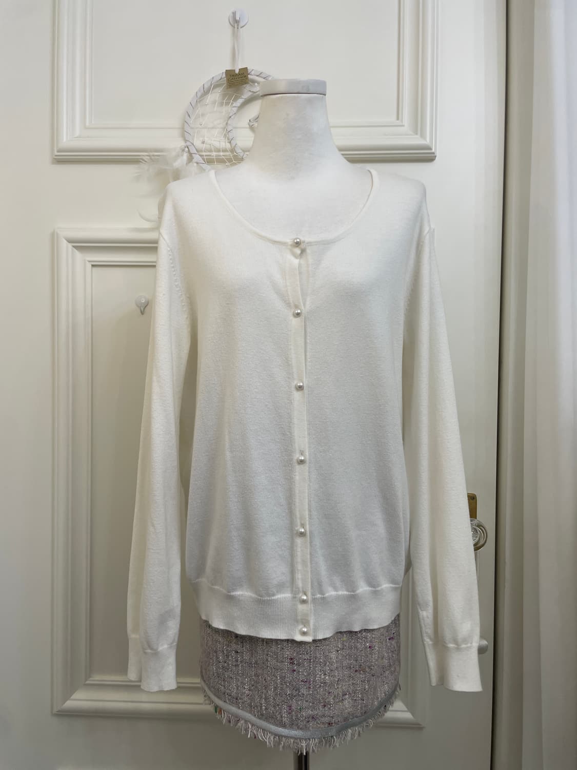 white pearl button pure cardigan 상품이미지5