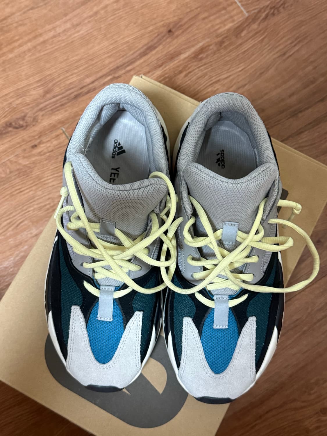 아디다스 이지부스트700 상품이미지2