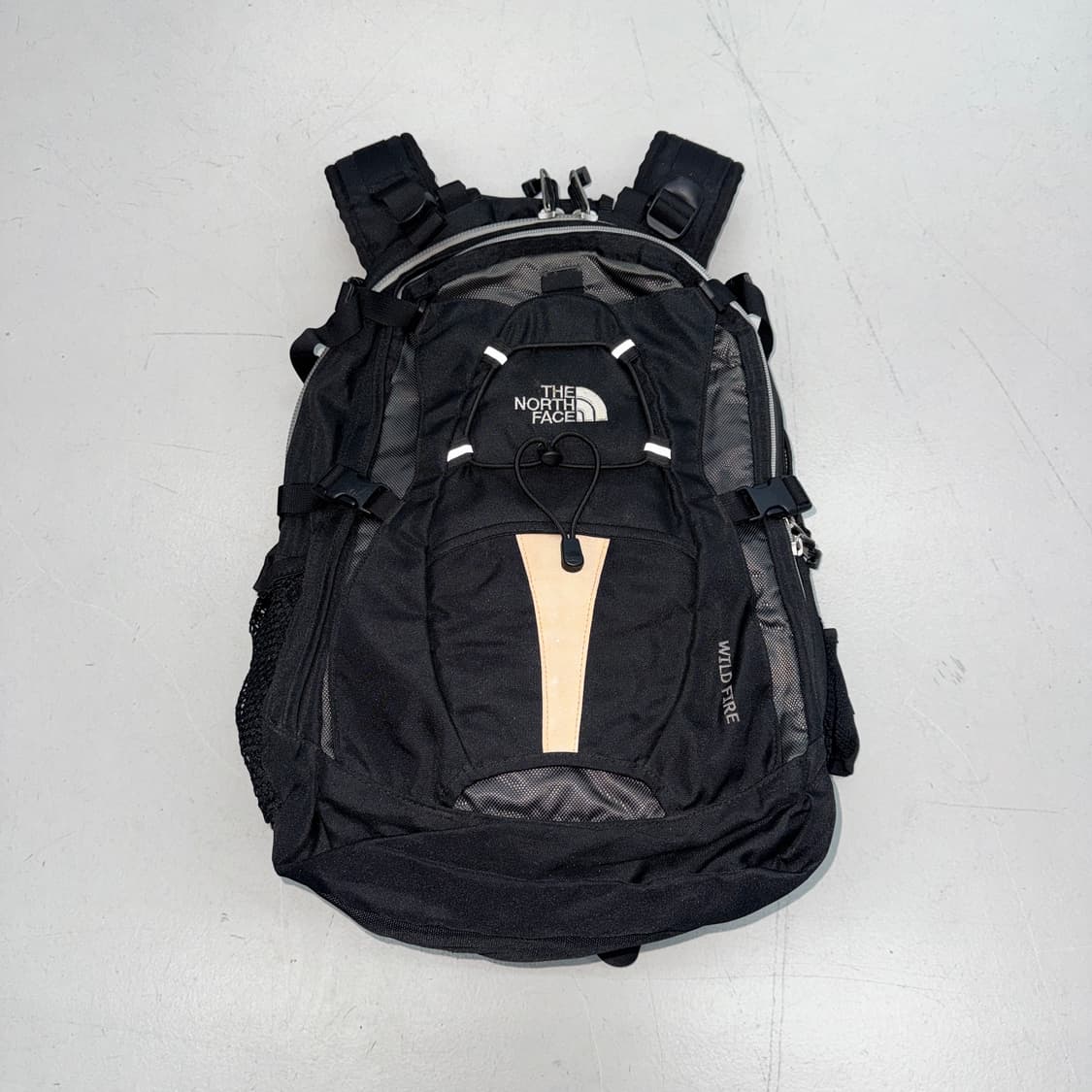노스페이스 고프코어 와일드 파이어 테크니컬 백팩 블랙 상품이미지2