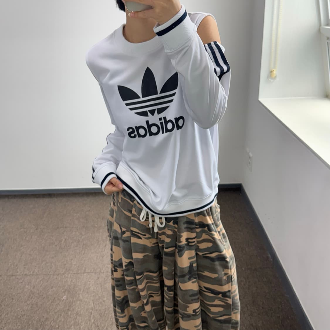 Adidas 아디다스 빅파이어로고 숄더 트임 화이트 롱슬리브  상품이미지2