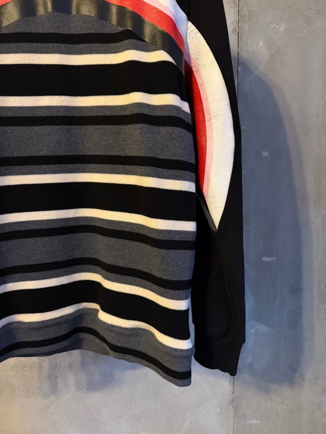 지방시 그래픽 맨투맨 55~66 상품이미지6