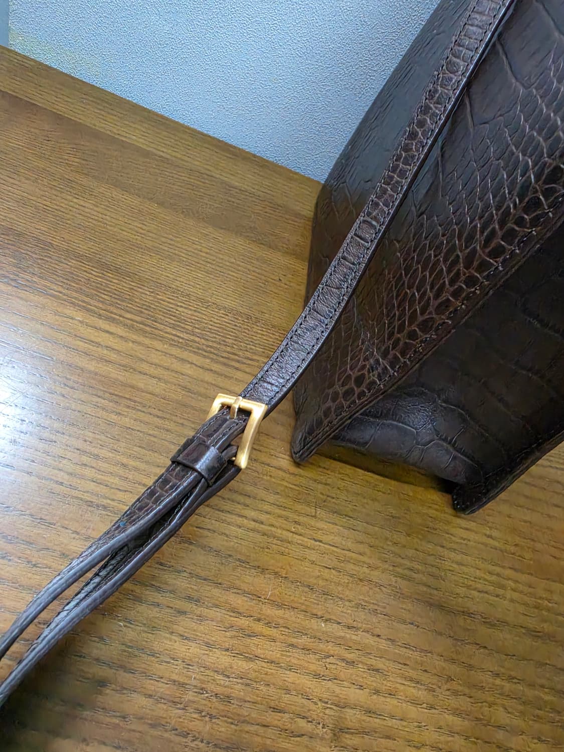 로서울 악어패턴 브라운 가죽 크로스백 상품이미지5