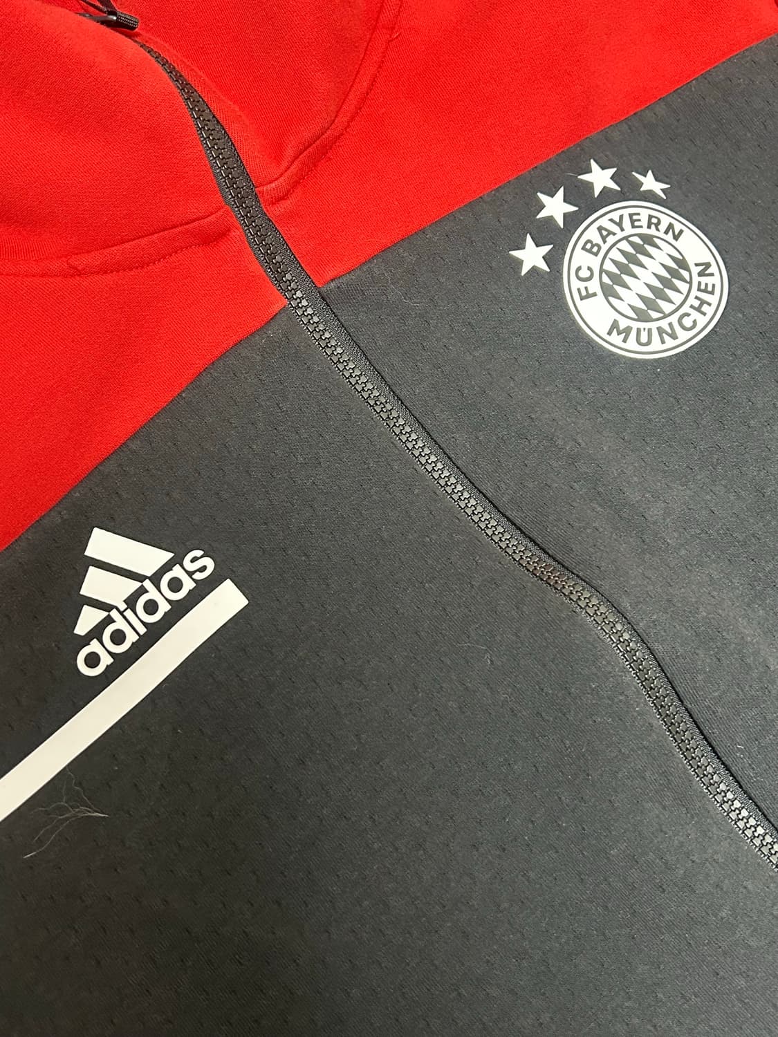 아디다스 바이에른 뮌헨 블랙 레드 후드집업 상품이미지4