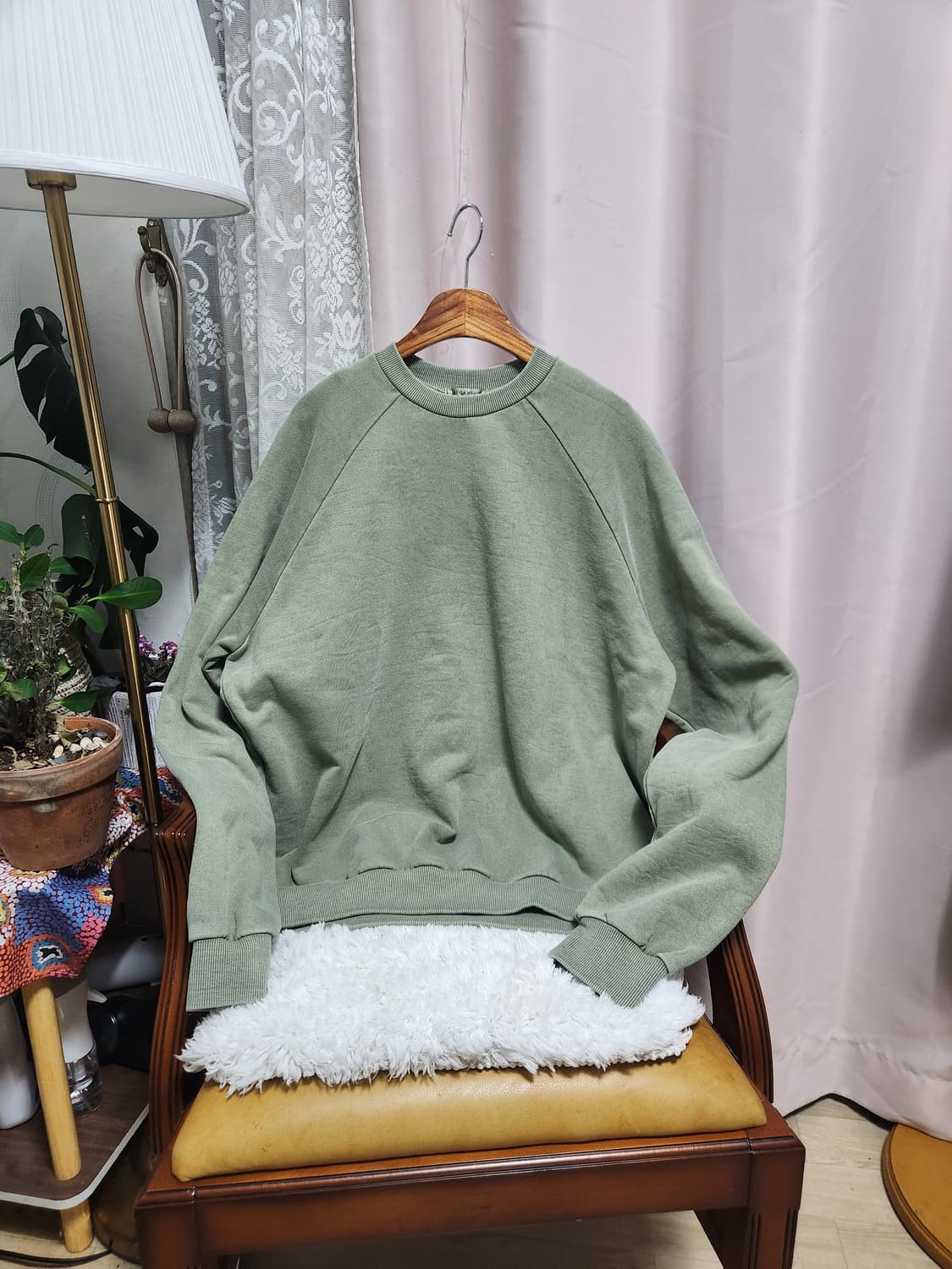 에이카 연두색 맨투맨 티셔츠 상품이미지1