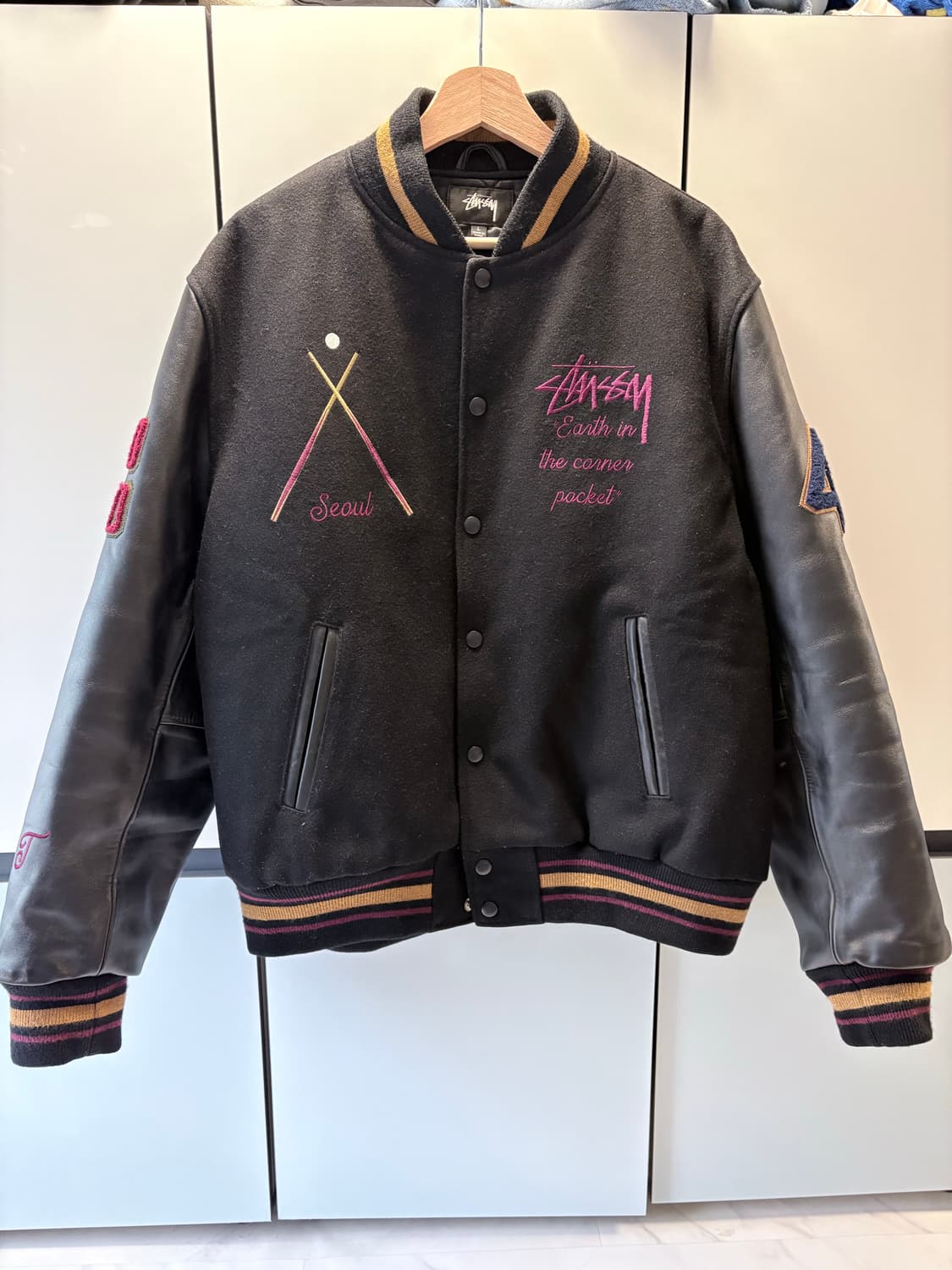 스투시 40주년 바시티 서울 L사이즈 판매합니다 상품이미지1