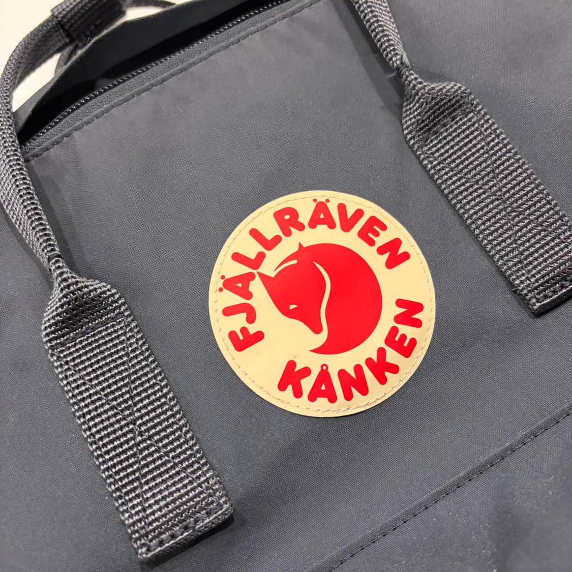 피엘라벤 칸켄 백 챠콜 백팩 상품이미지3