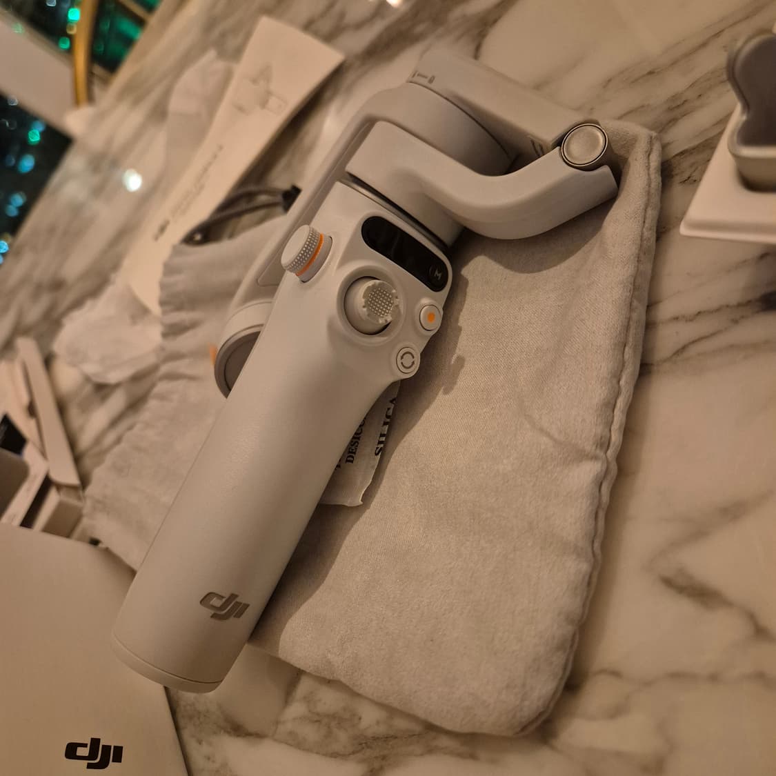DJI 오즈모 모바일6 짐벌 셀카봉 유튜브 촬영 필수템 플래티넘 그레이  상품이미지3