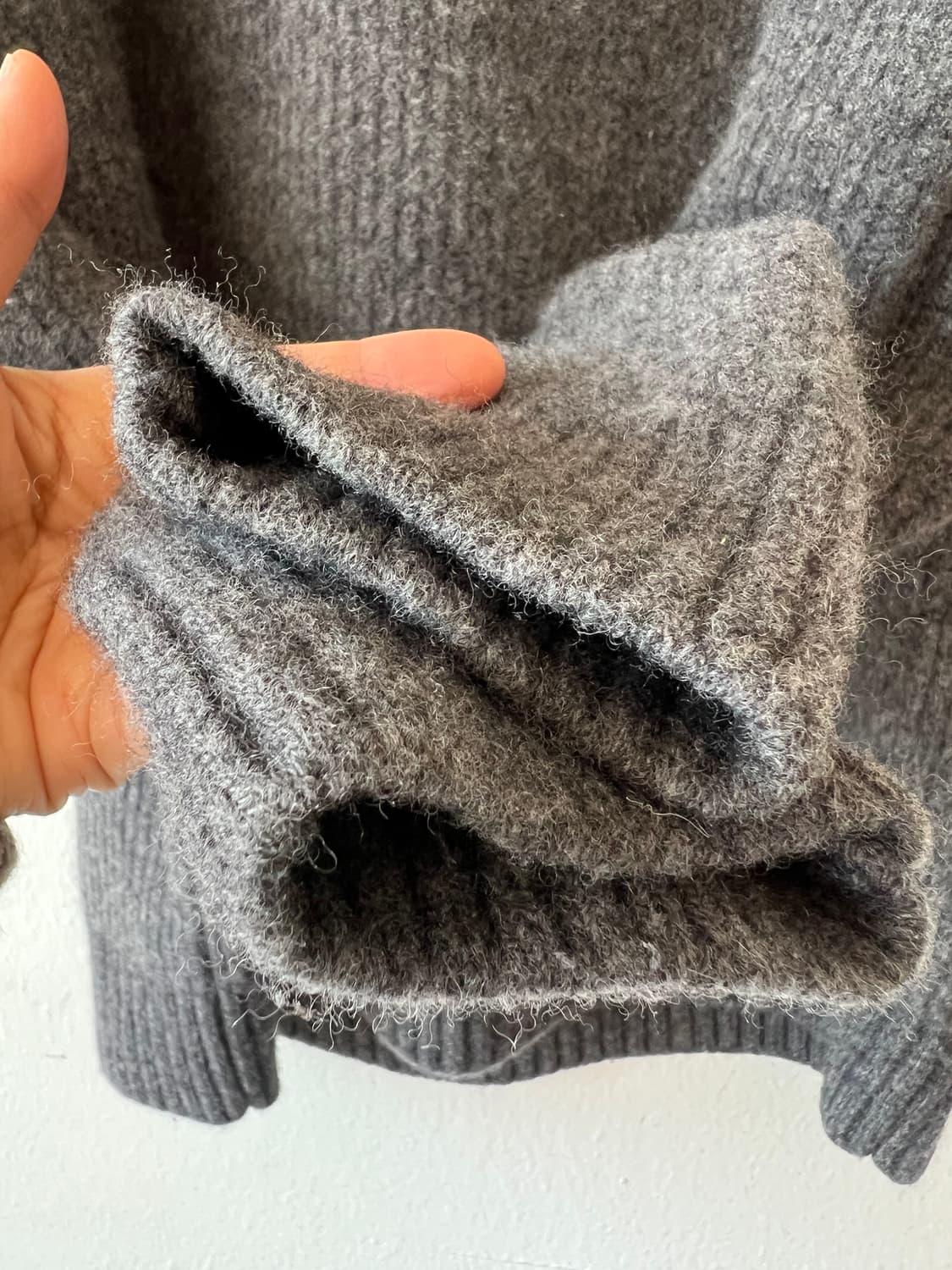 커스텀멜로우 남성 그레이 라운드울니트  상품이미지4