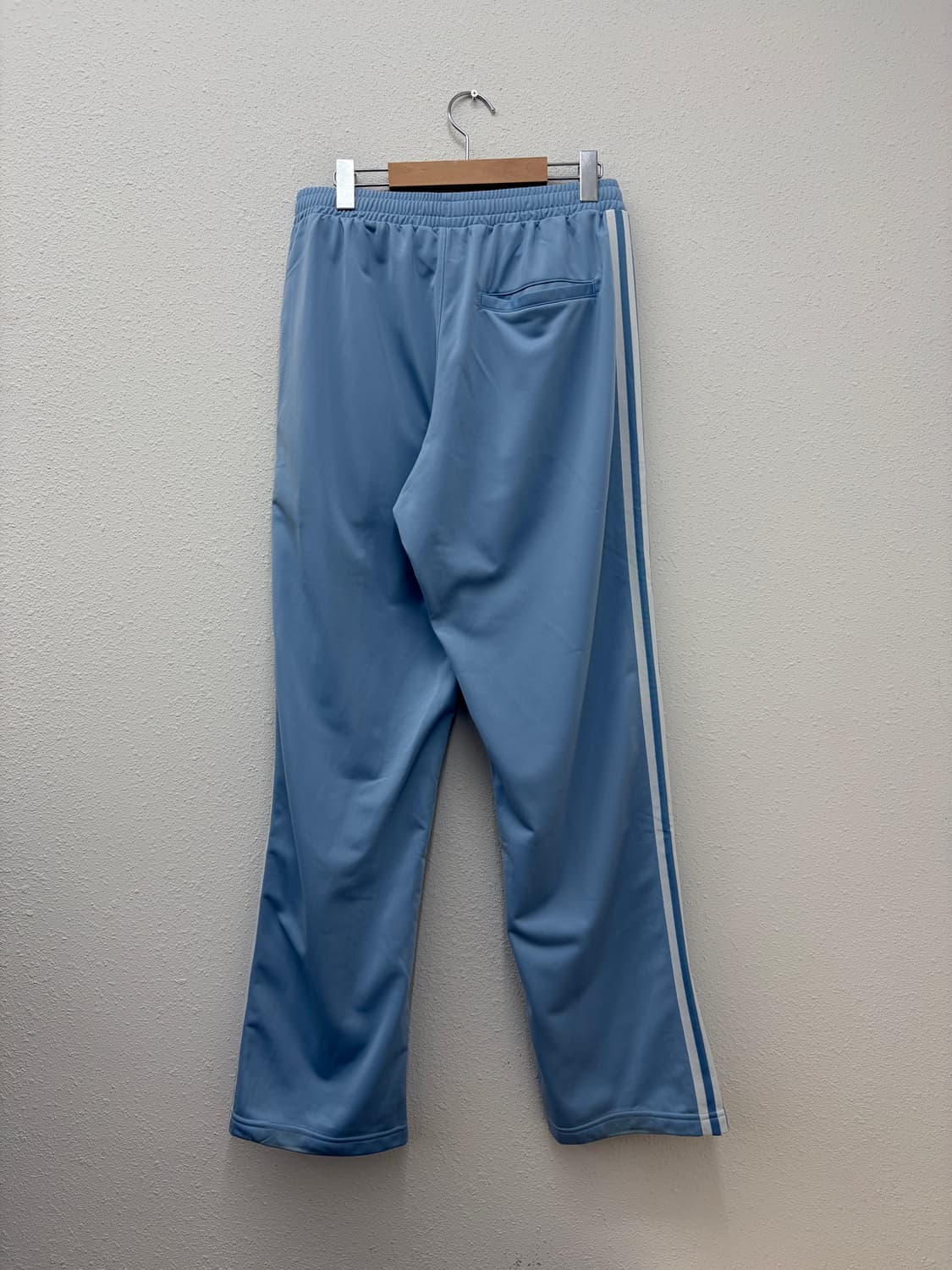 아디다스 오리지널 스카이블루 삼선 트랙팬츠 상품이미지4