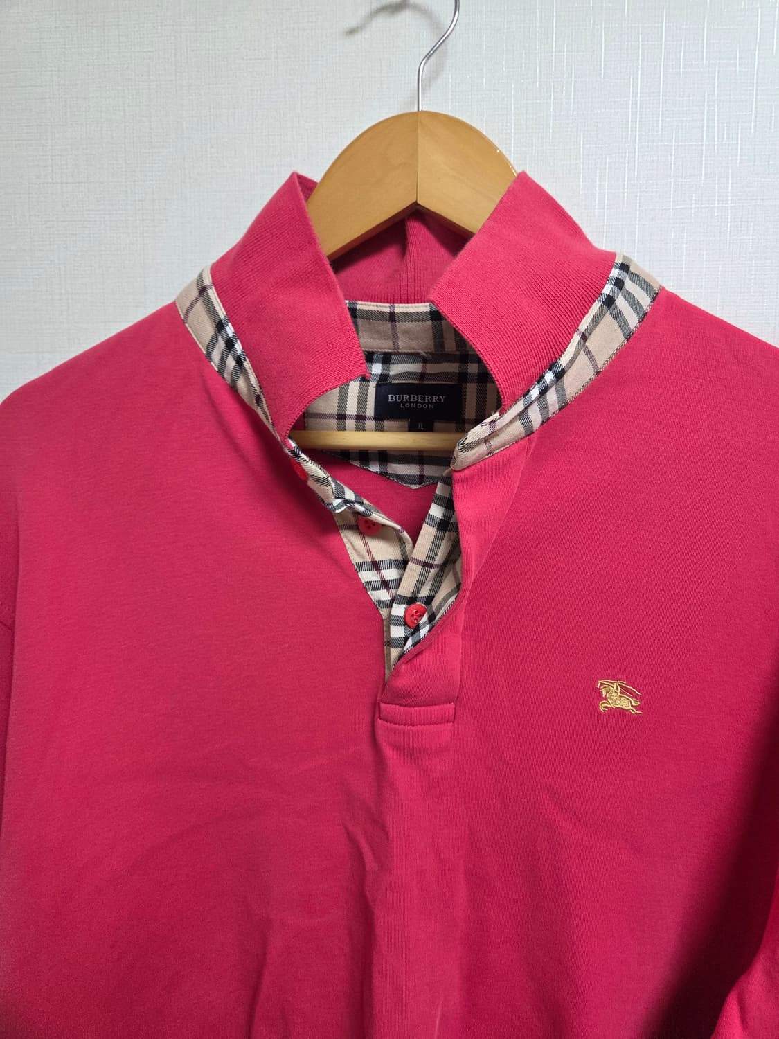 버버리 런던 핫핑크 긴팔 카라티 100정도 레플리카 상품이미지6