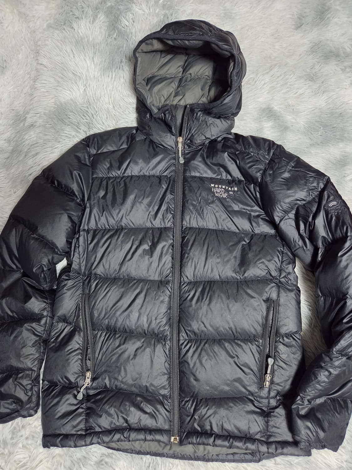 마운틴하드웨어 고프코어 블랙 패딩 상품이미지1