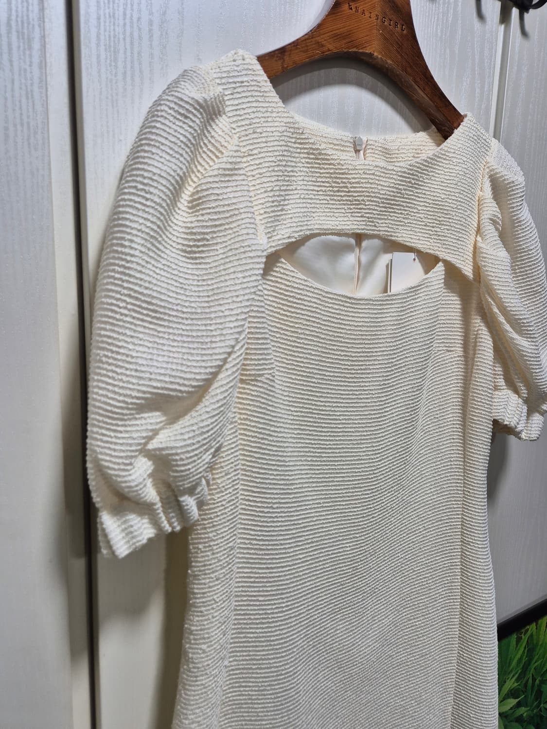 (타임세일)(새상품)OUTSHELL 아이보리 퍼프 반팔 원피스 상품이미지7