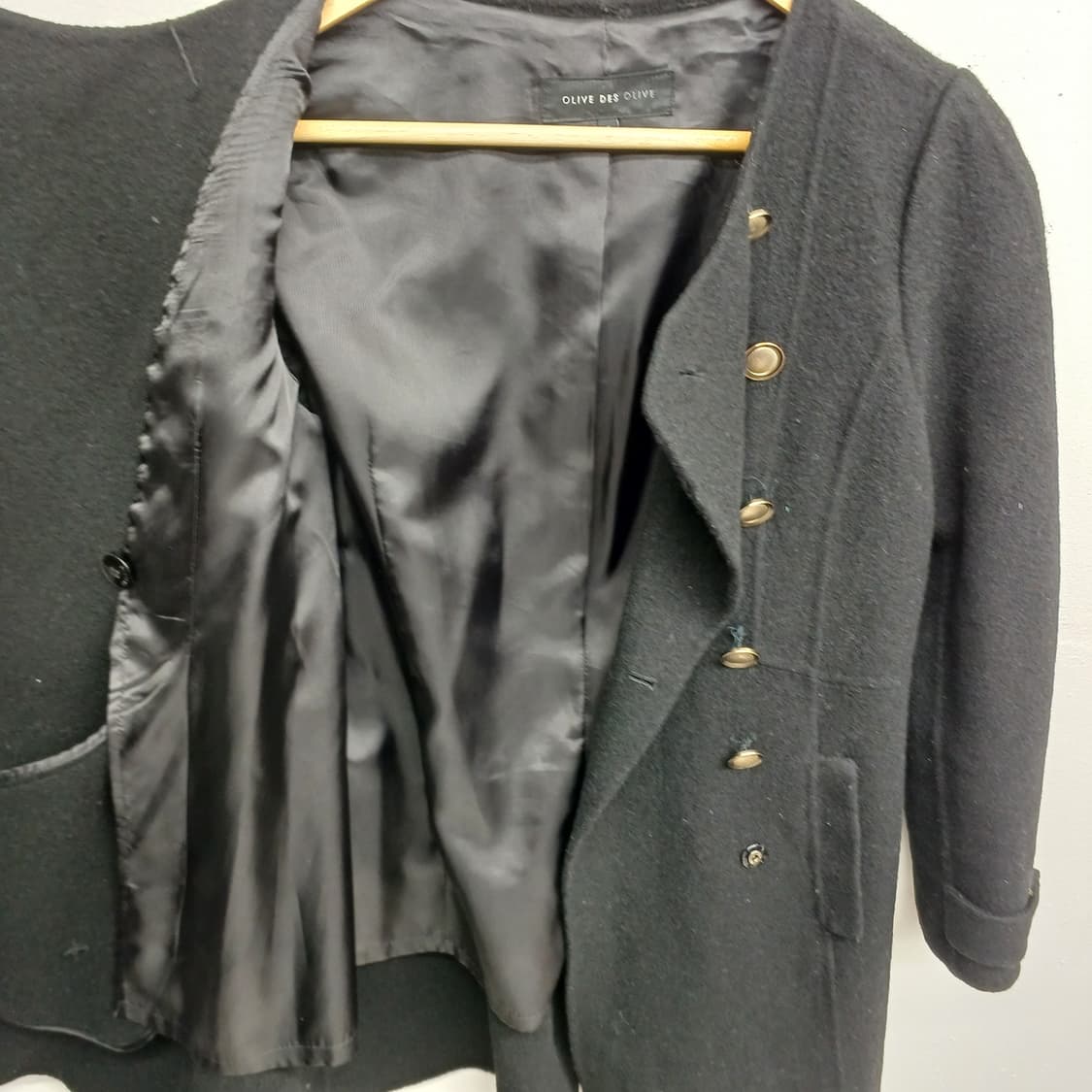 올리브데올리브 블랙 노카라 버튼 코트 2
 상품이미지3