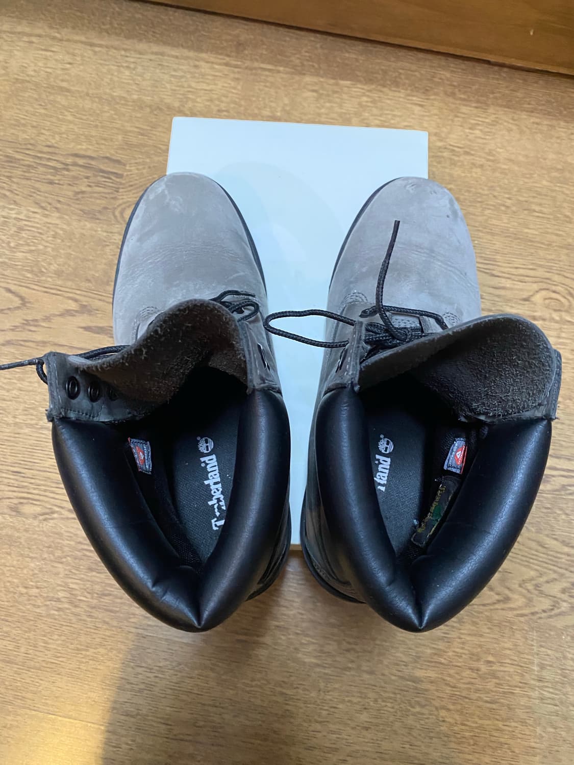 팀버랜드 클래식 6인치 다크그레이 270 상품이미지7