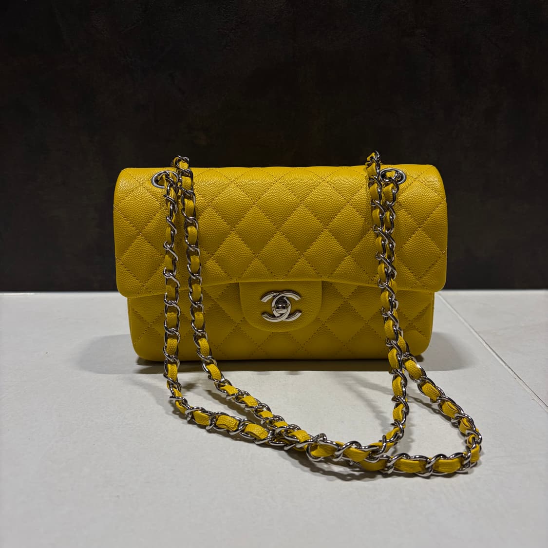 샤넬 클래식 캐비어 스몰 옐로우 상품이미지2
