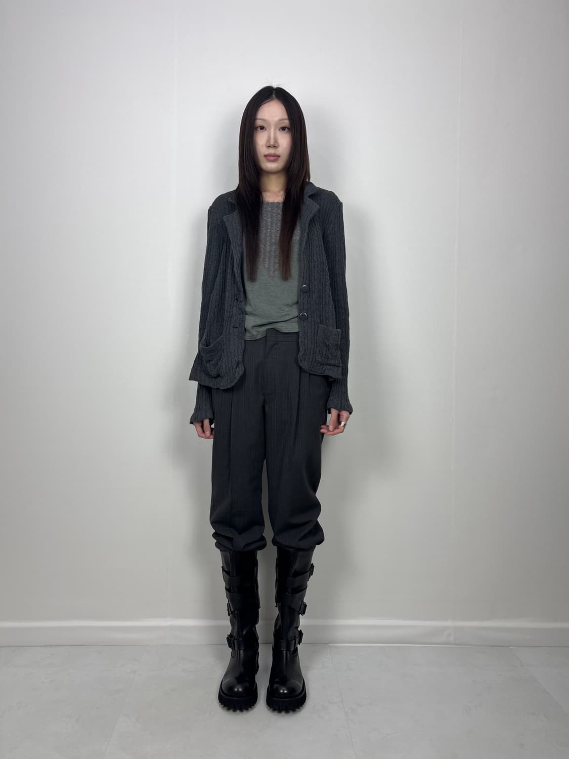 CHARCOAL STRIPE LOW SLACKS 상품이미지3