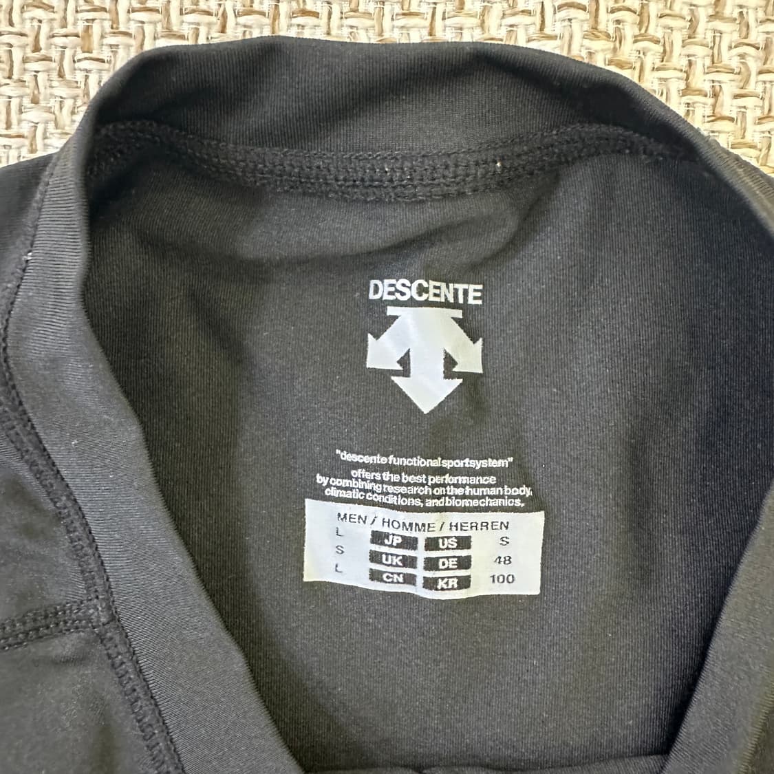 100 데상트 기능성 트레이닝 반팔 티 0420D 상품이미지2