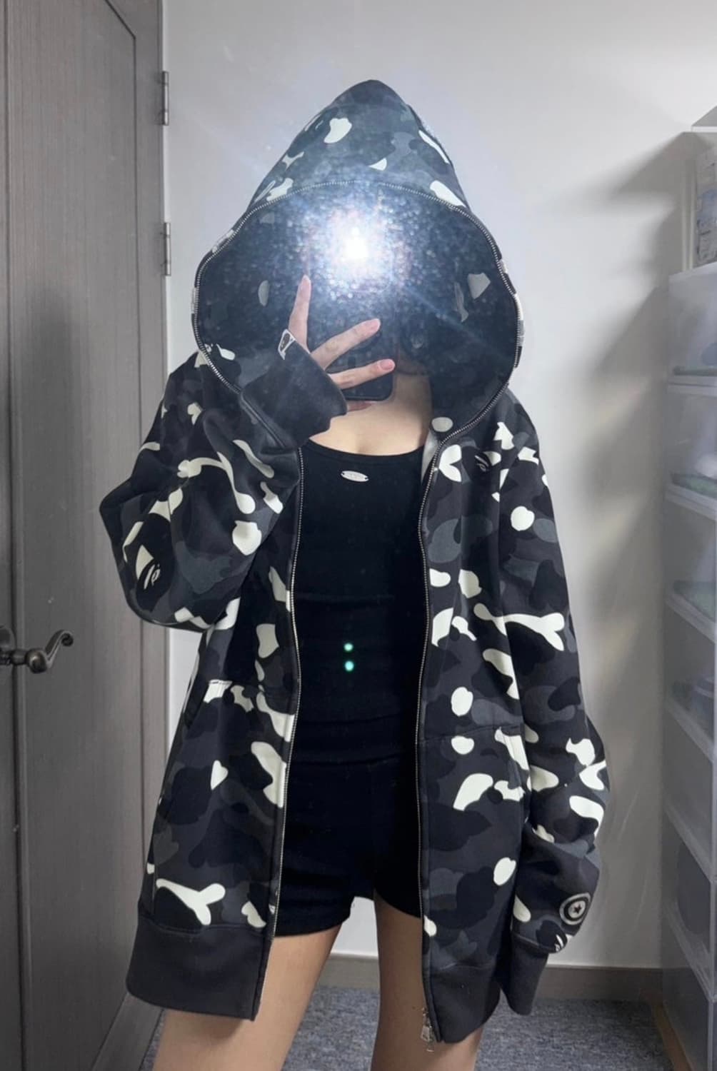베이프 시티카모 샤크 후드집업 상품이미지2