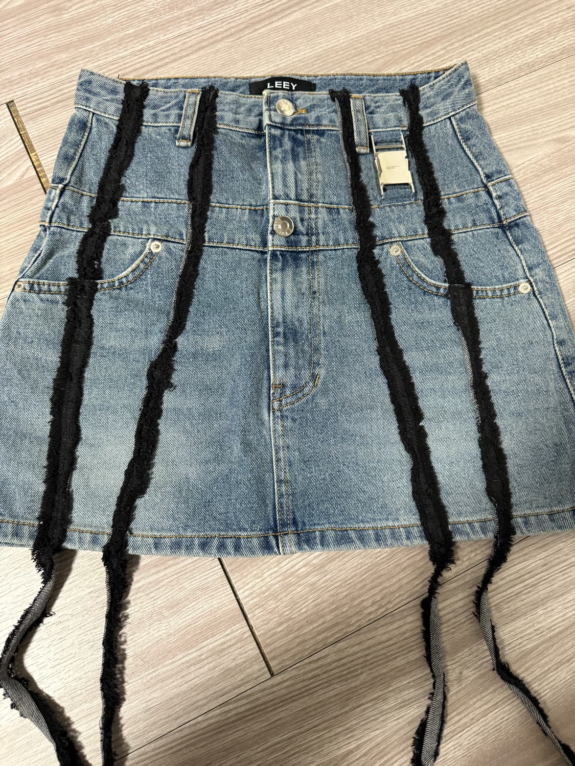 엘이이와이 사이드 버클 포인트 미니 스커트 데님 상품이미지7