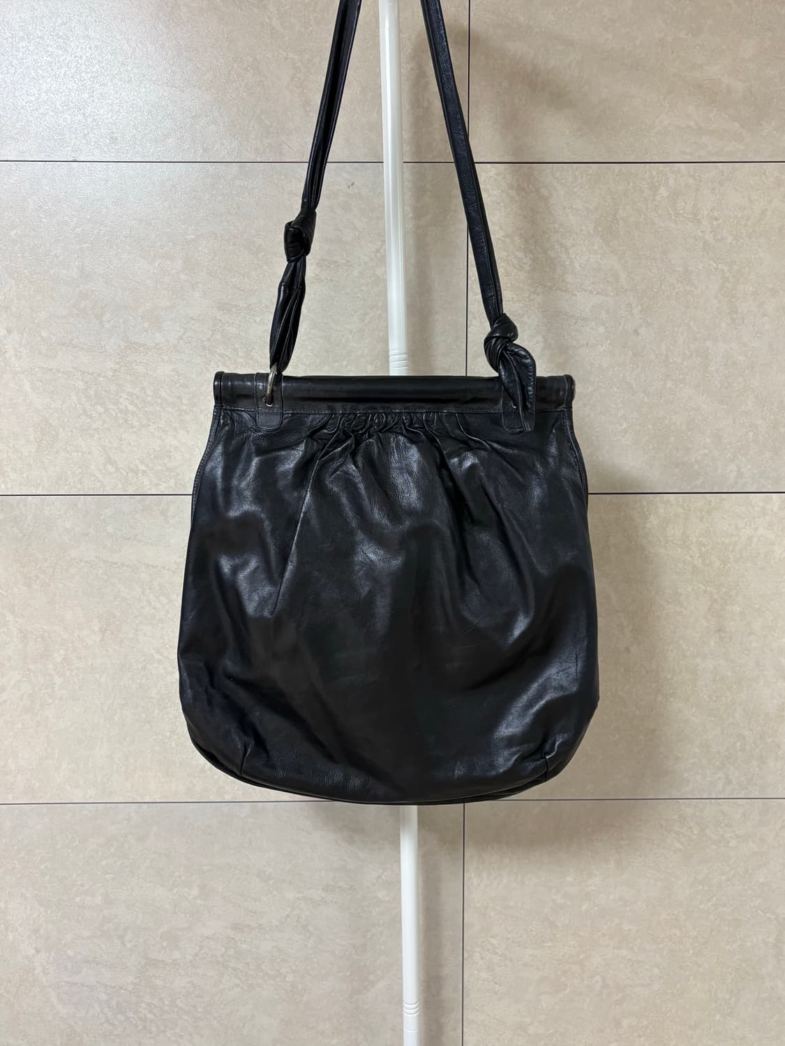 드리스반노튼 레더 크로스백 상품이미지1