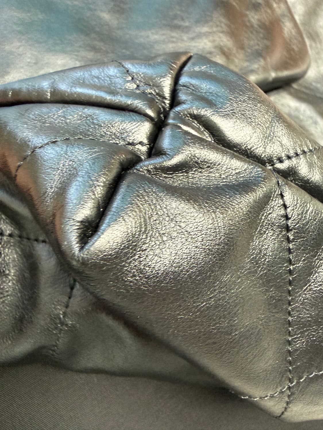 샤넬 22백 미디움 금장 상품이미지5