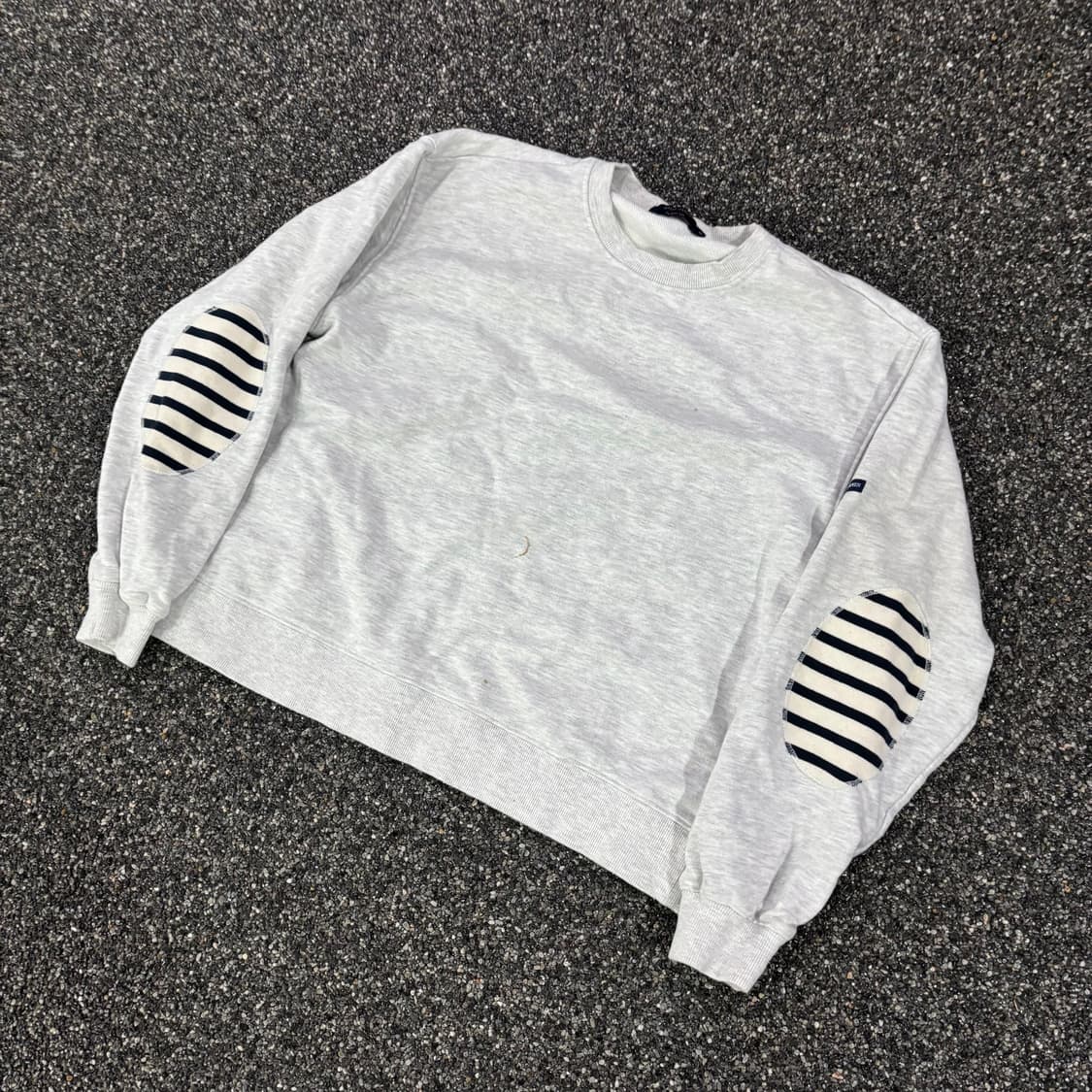 세인트제임스 엘보패치 그레이 맨투맨 상품이미지1