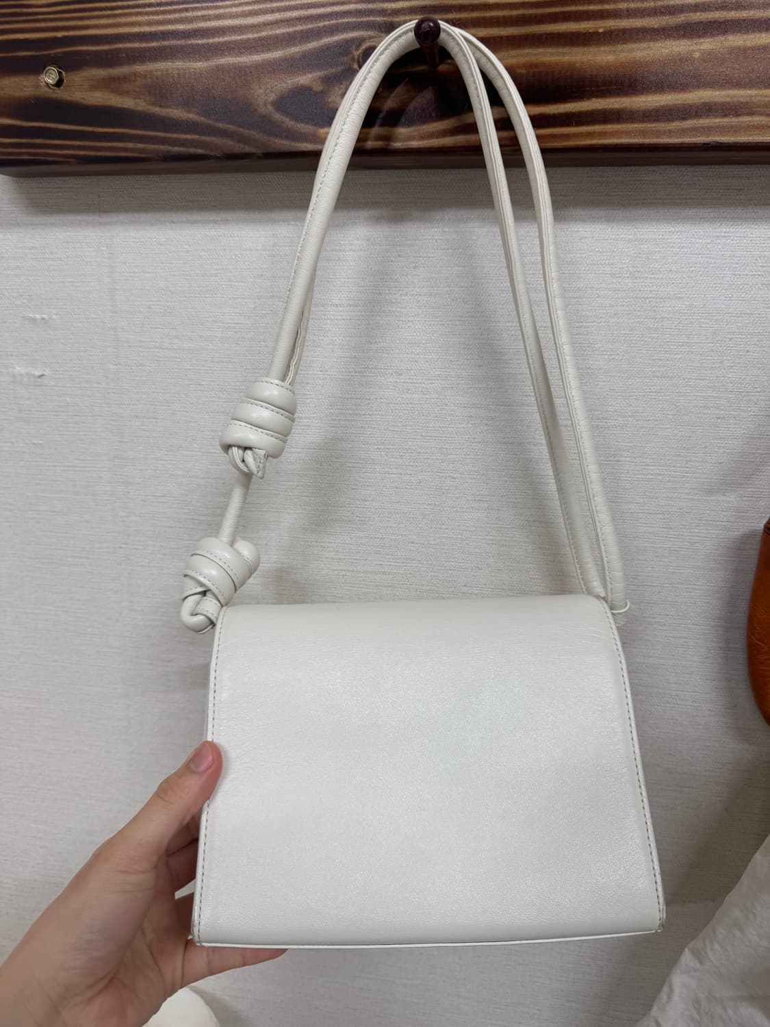 코드먼츠 소가죽 화이트 숄더백 크로스백 상품이미지2