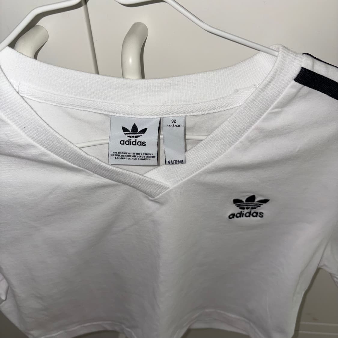 아디다스 브이넥 크롭 반팔 상품이미지2