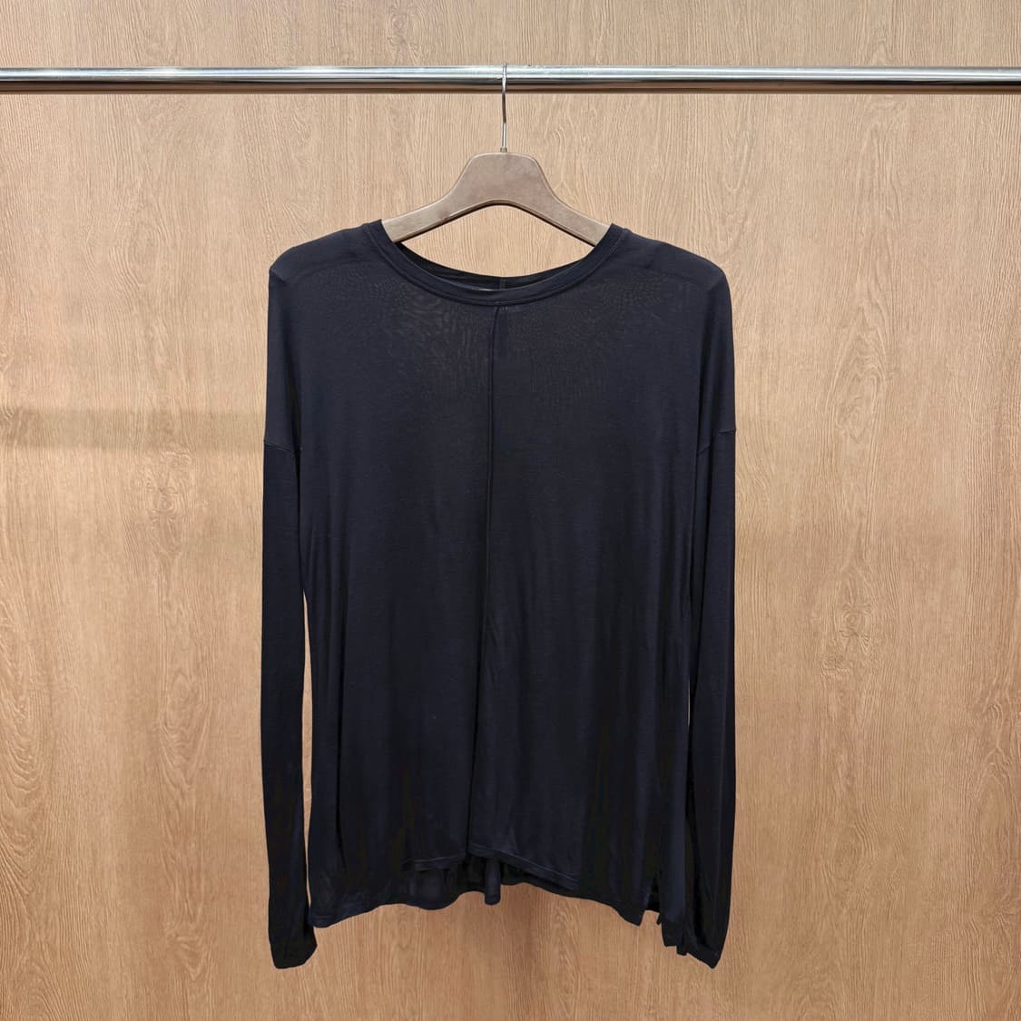 빈스 롱슬리브 라운드넥 심플 비스코스 긴팔 티셔츠 루즈핏 블랙 상품이미지2