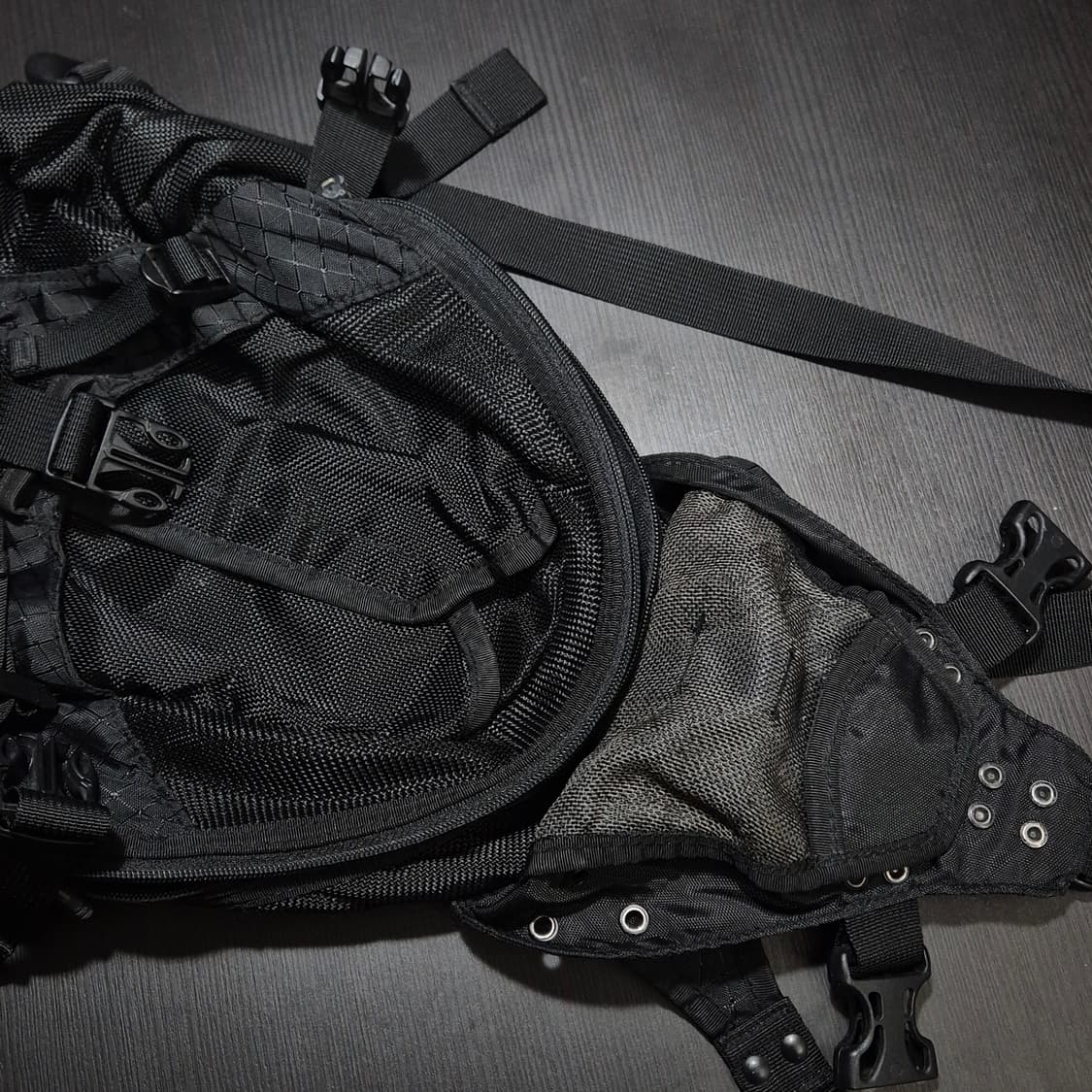 오클리 소프트웨어 00s 아이콘 미니 백팩 상품이미지5