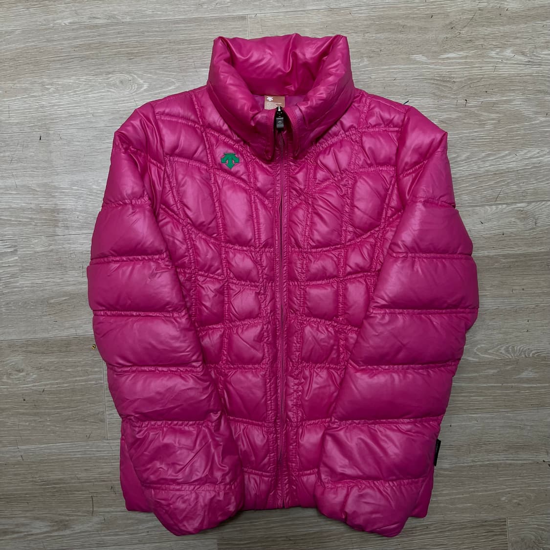 데상트 여성 덕다운 스탠드넥 경량 패딩 점퍼 [핑크] S/85 상품이미지1