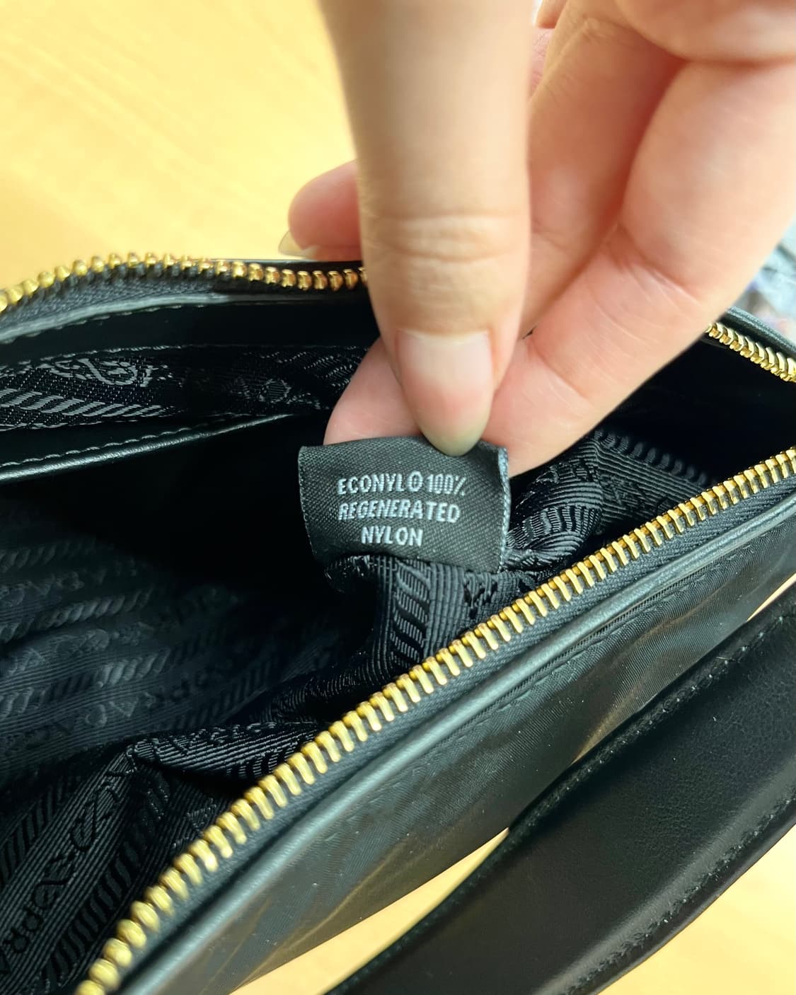 프라다 블랙 에메 리나일론 숄더백 상품이미지8