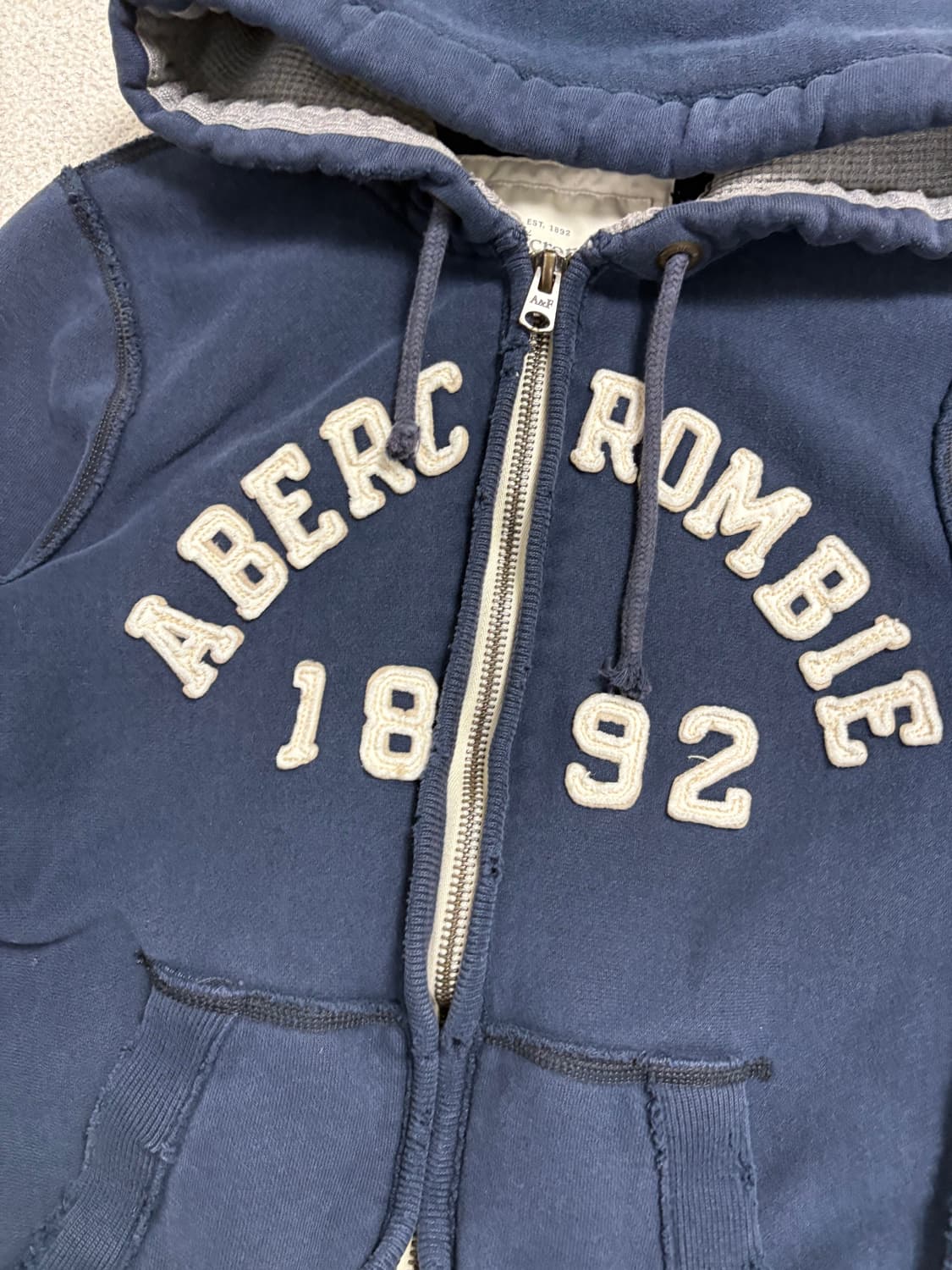 아베크롬비 앤 피치 로고 그래픽 네이비 후드 집업 상품이미지5