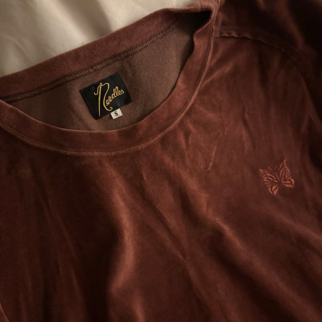 니들스 벨벳 브라운 반팔 상품이미지1