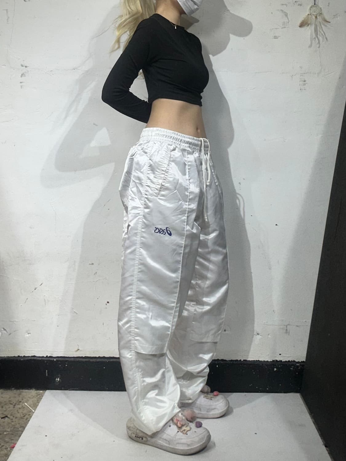 아식스 화이트 와이드 트랙 팬츠 추리닝 바지 상품이미지1