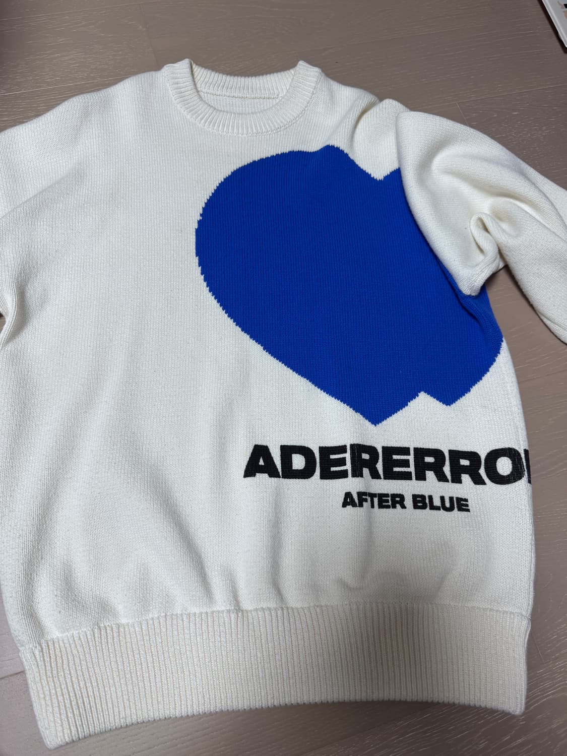 아더에러 트윈 하트 로고 니트 A1 상품이미지1