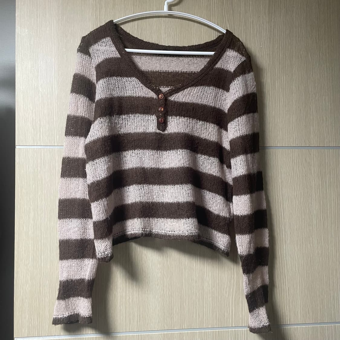 데스라이즈 구매 딸기초코 핑크브라운 단가라 니트 상품이미지1