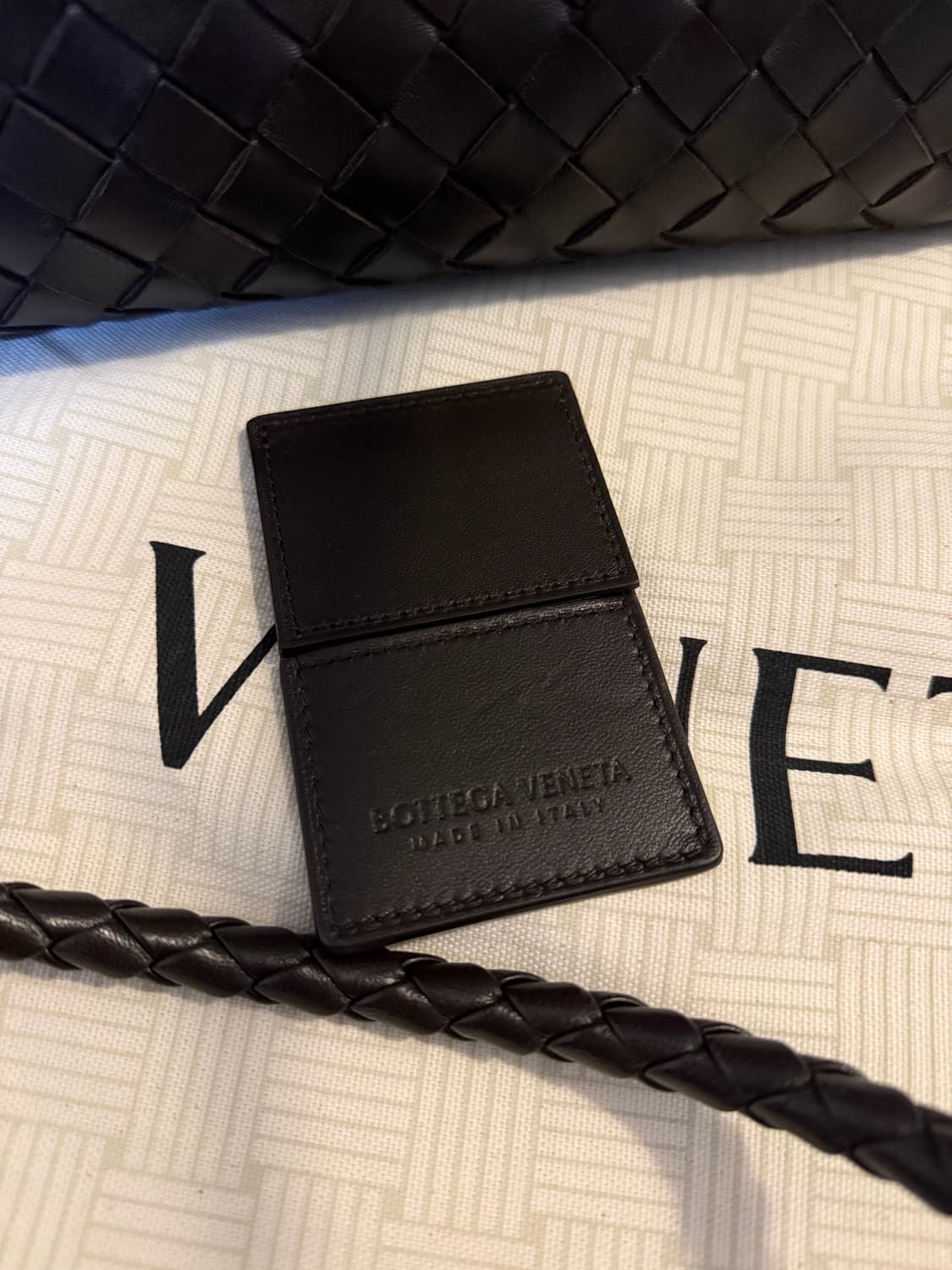 보테가베네타 안디아모 미디엄 폰단트 상품이미지4