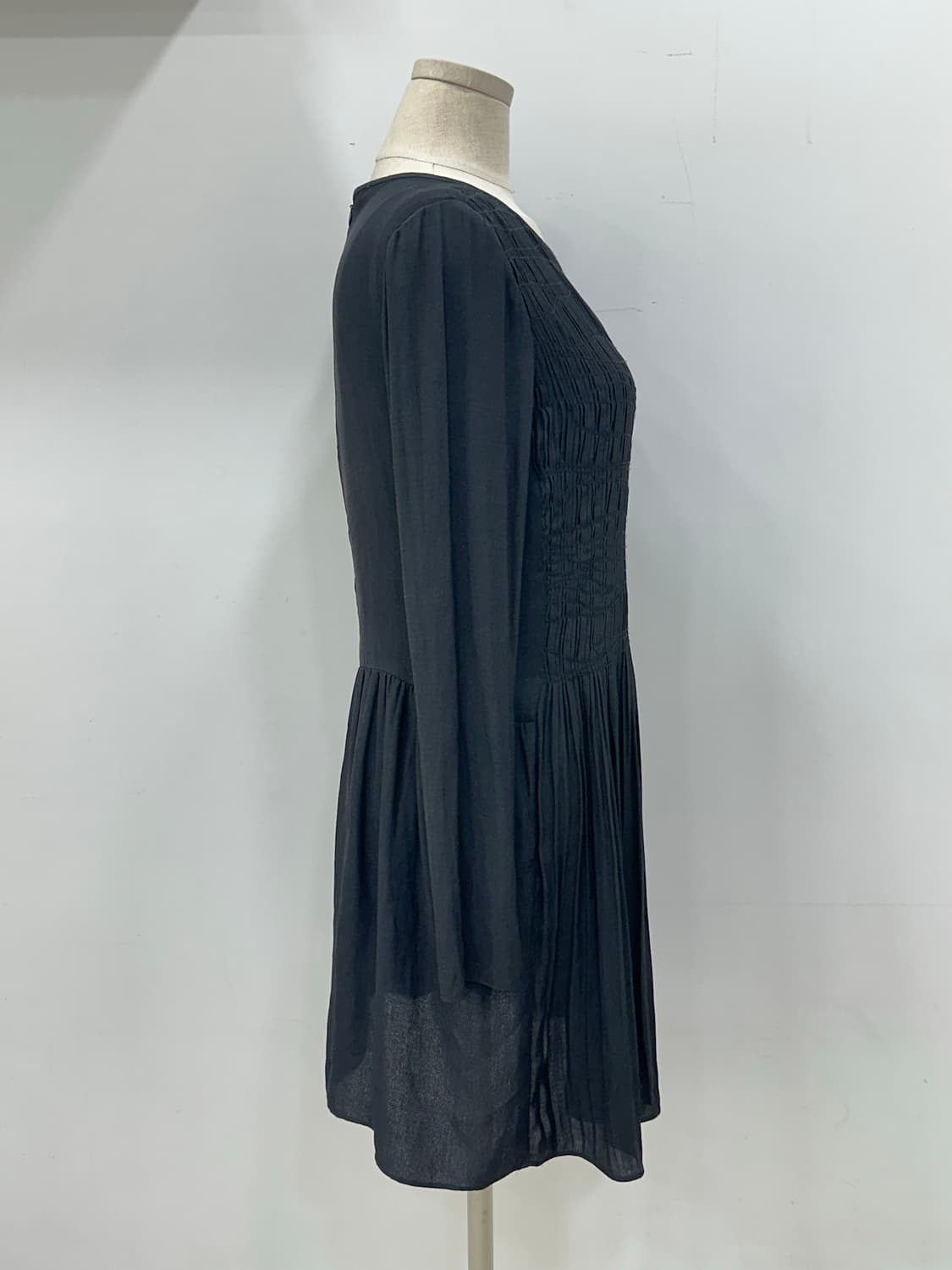 쟈딕앤볼테르 블랙 핀턱 플리츠 원피스 상품이미지2