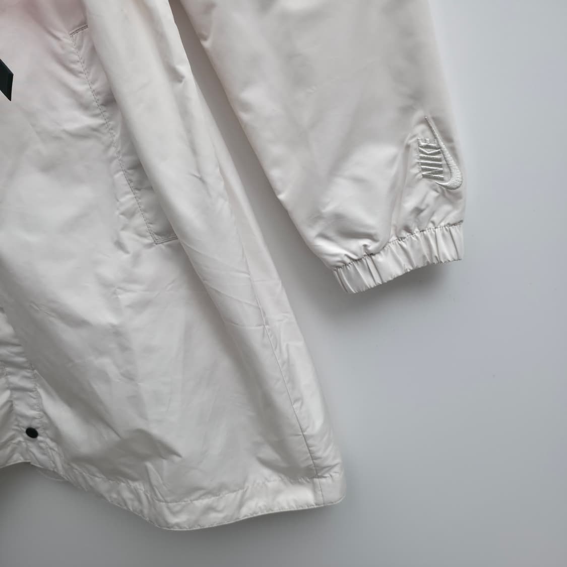 [S] 나이키 NRG 화이트 바람막이 코트 상품이미지4