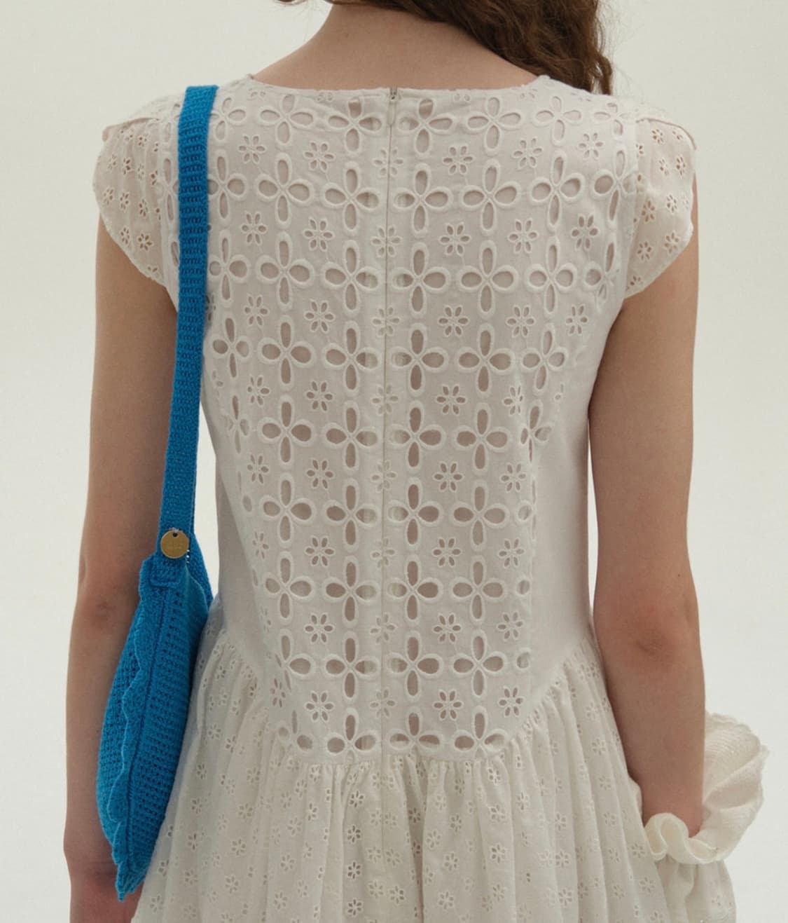 (무료배송) 클로르 BIG EYELET GATHER DRESS WHITE 상품이미지5
