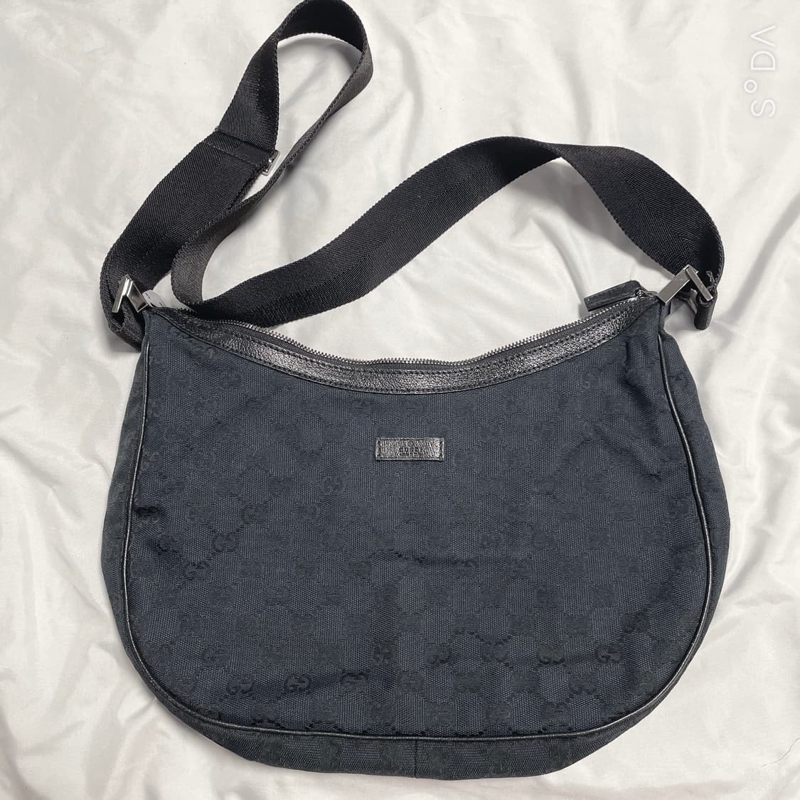 구찌 GG로고 크로스백 상품이미지1