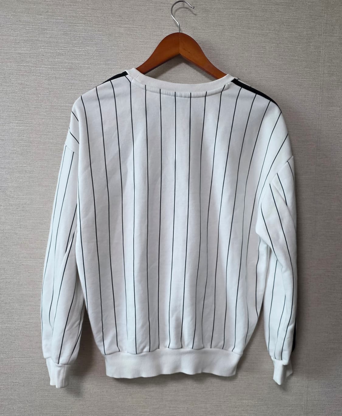 아디다스 블랙 스트라이프 맨투맨 상품이미지2