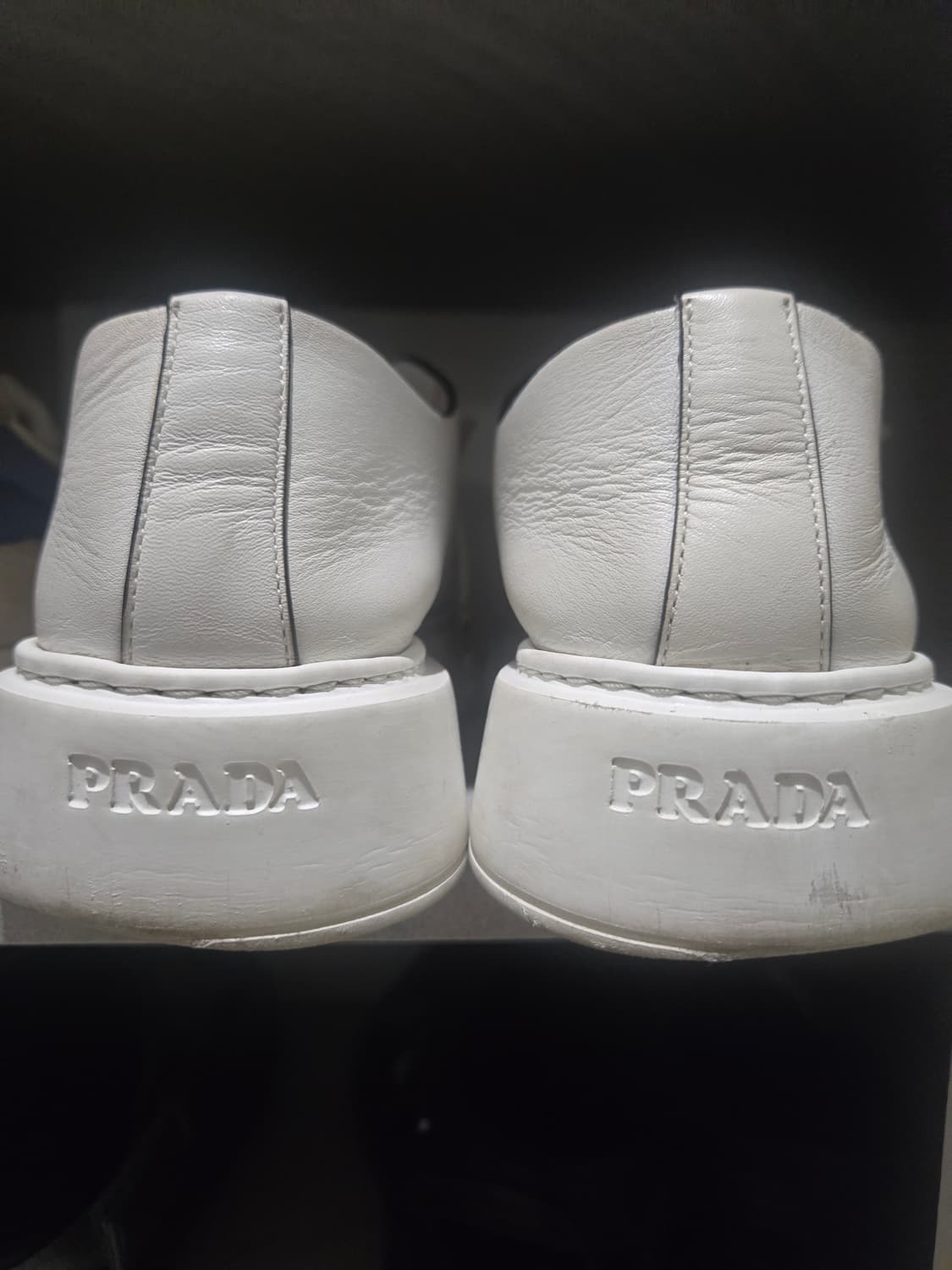 프라다 화이트 레더 스니커즈 1e440L 235-240mm 상품이미지2